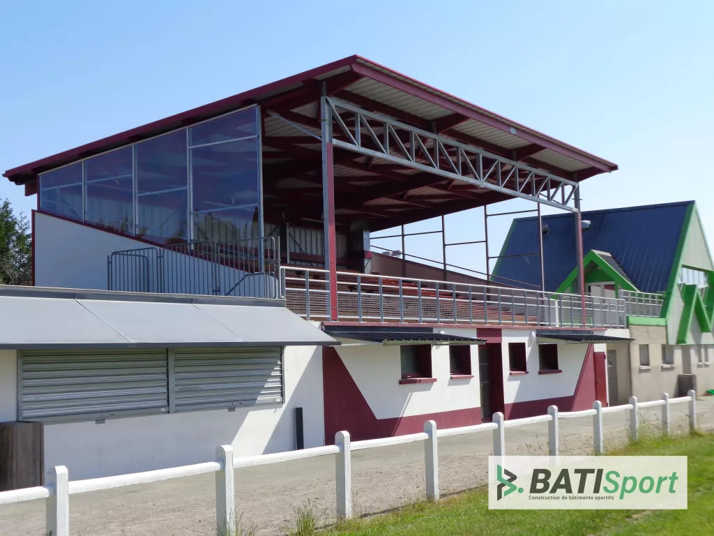 Apres renovation tribune la gacilly.