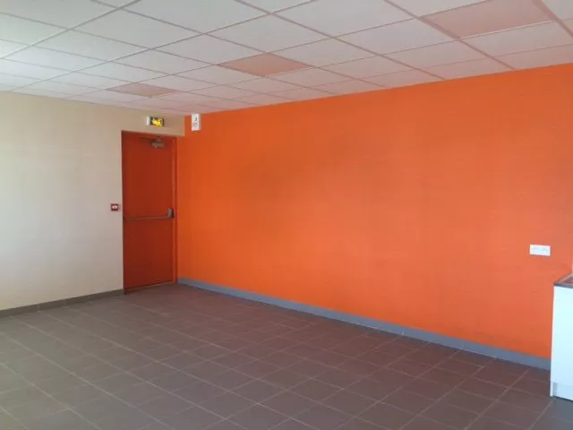 Construction de vestiaires sportifs au breil sur merize.