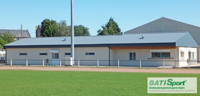 Construction vestiaires foot modulaires.