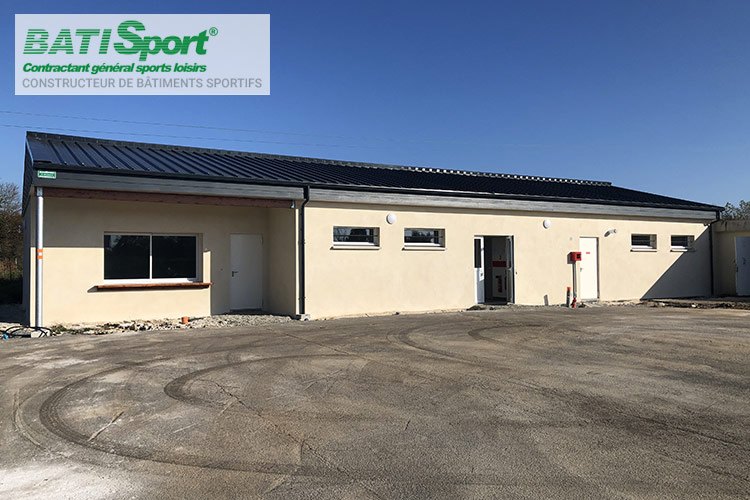 Facade des vestiaires de berric.