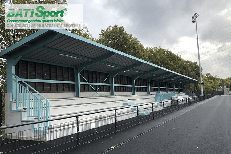 Tribunes du stade de lile saint denis.