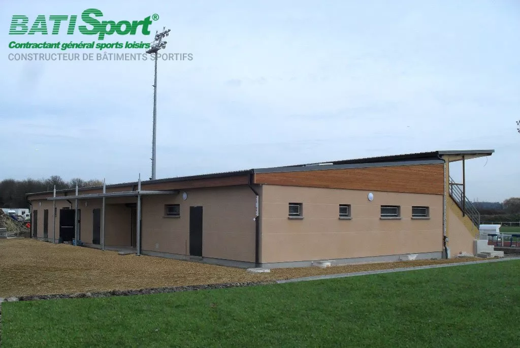Tribunes vestiaires du stade de foot de deuil la barre.