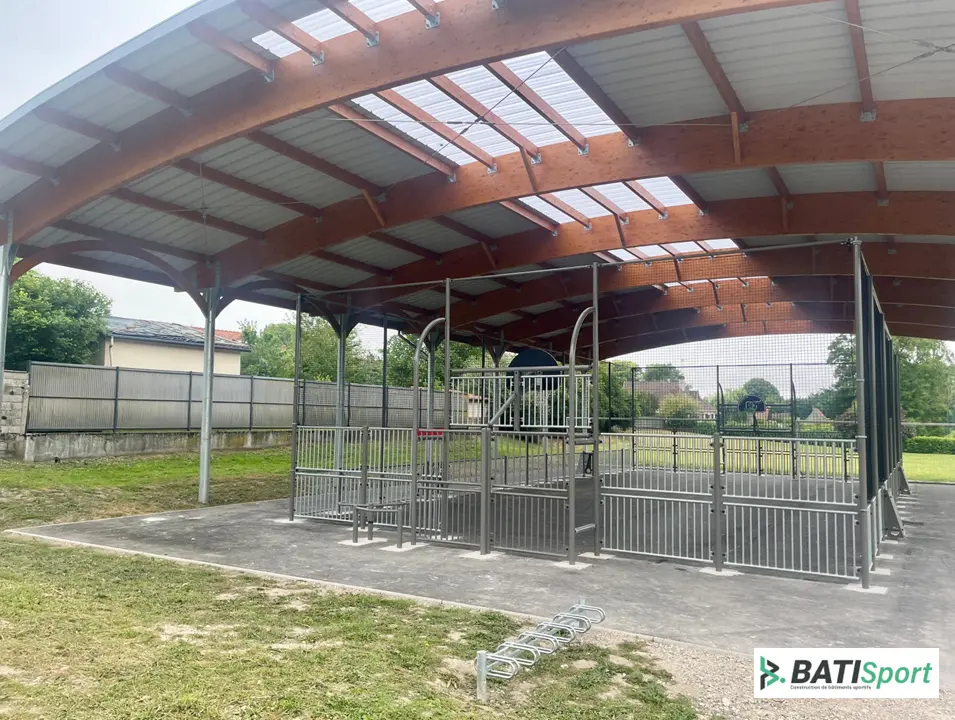 Couverture terrain multisport Saint-Riquier vue rapprochée