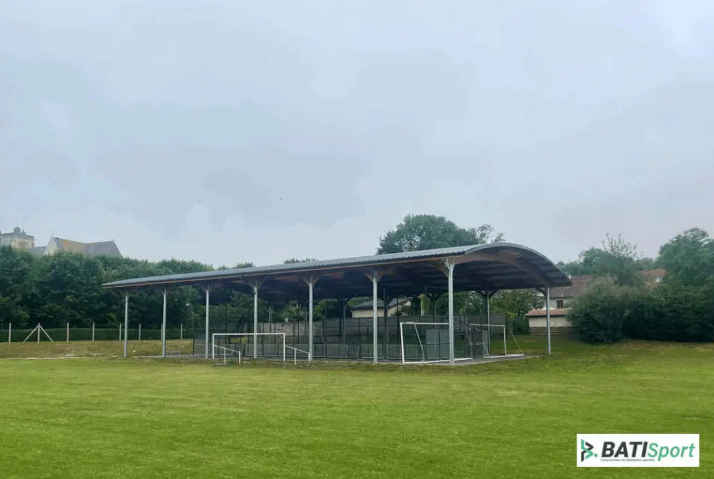 Couverture terrain multisport Saint-Riquier vue coté droit