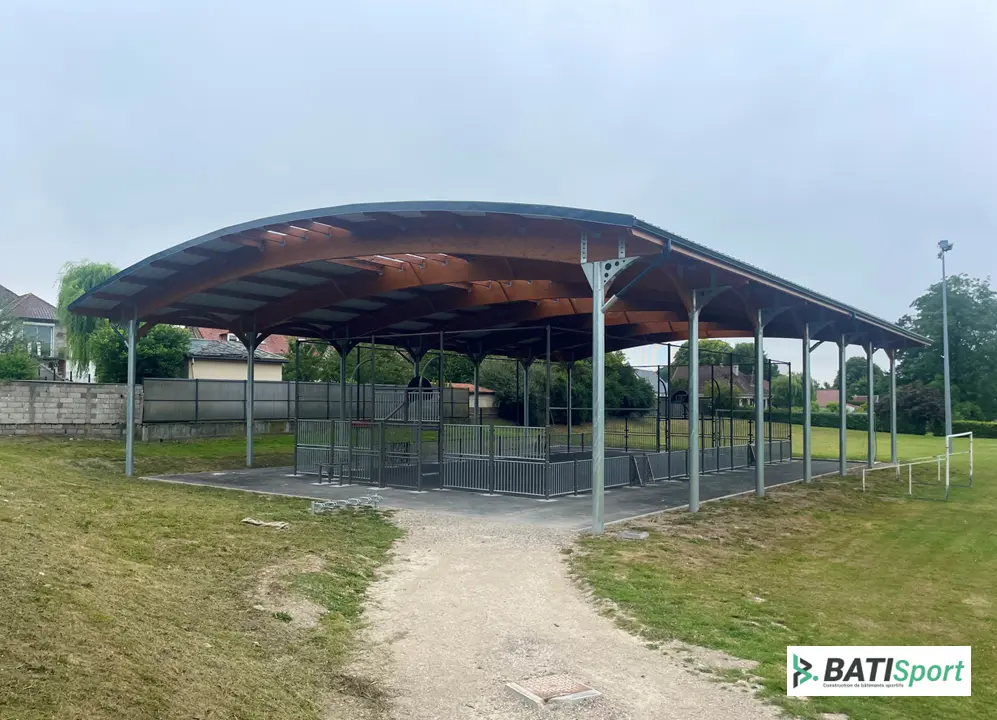 Couverture terrain multisport Saint-Riquier vue d'ensemble entrée principale